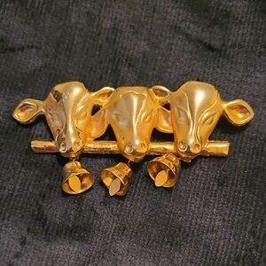 Vintage Goldtone 3 Cow Head Brooch with Bells